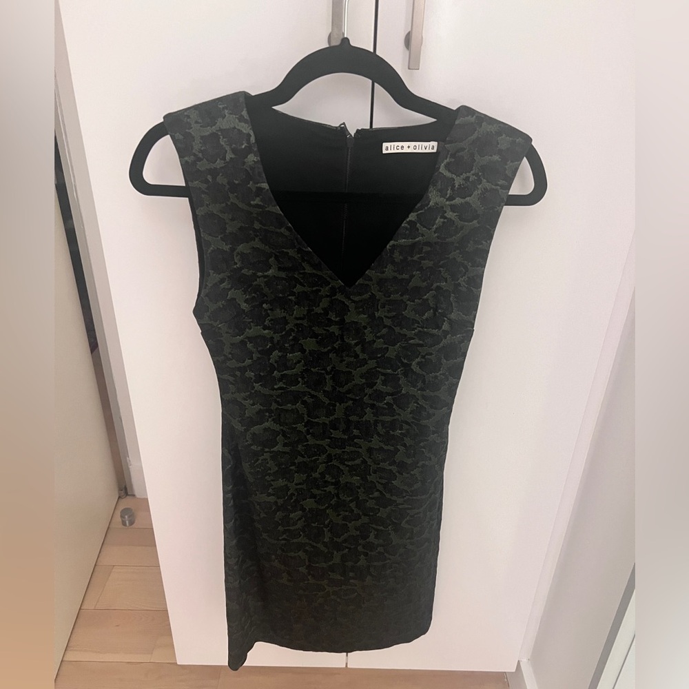 Alice + Olivia by Stacey Bendet cocktail dress Size 2